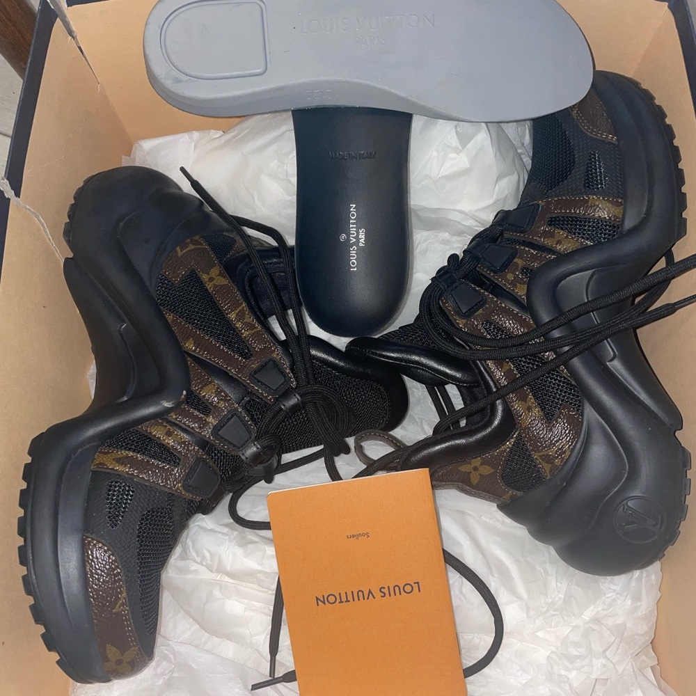 LV Shoe size 34 worn a few time but in great condition